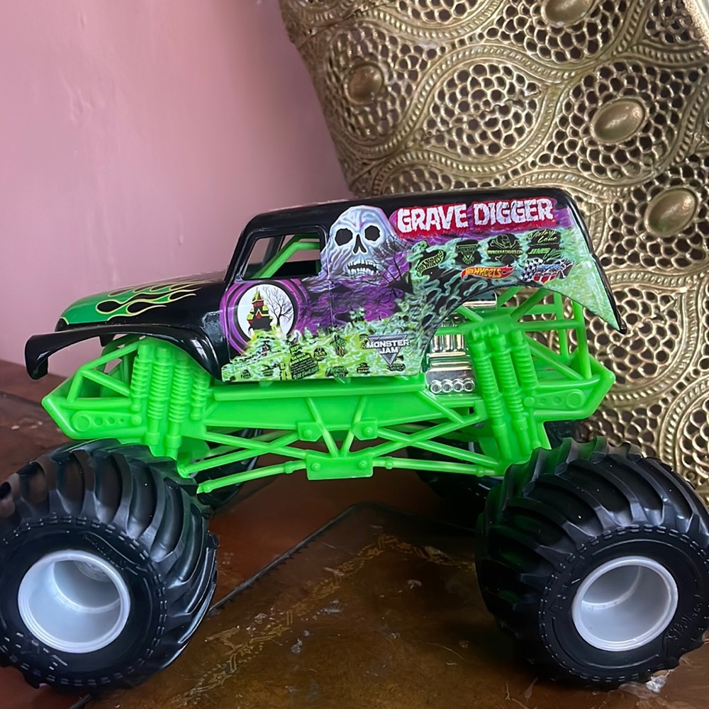 Gravedigger monster Truck